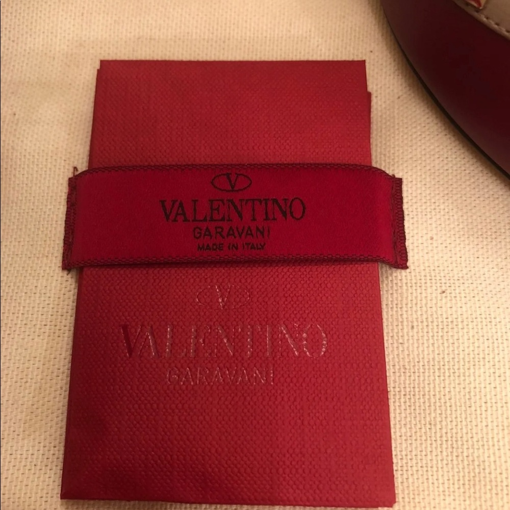 โค๏ธNew Valentino never been useโค๏ธ - Picture 4 of 6